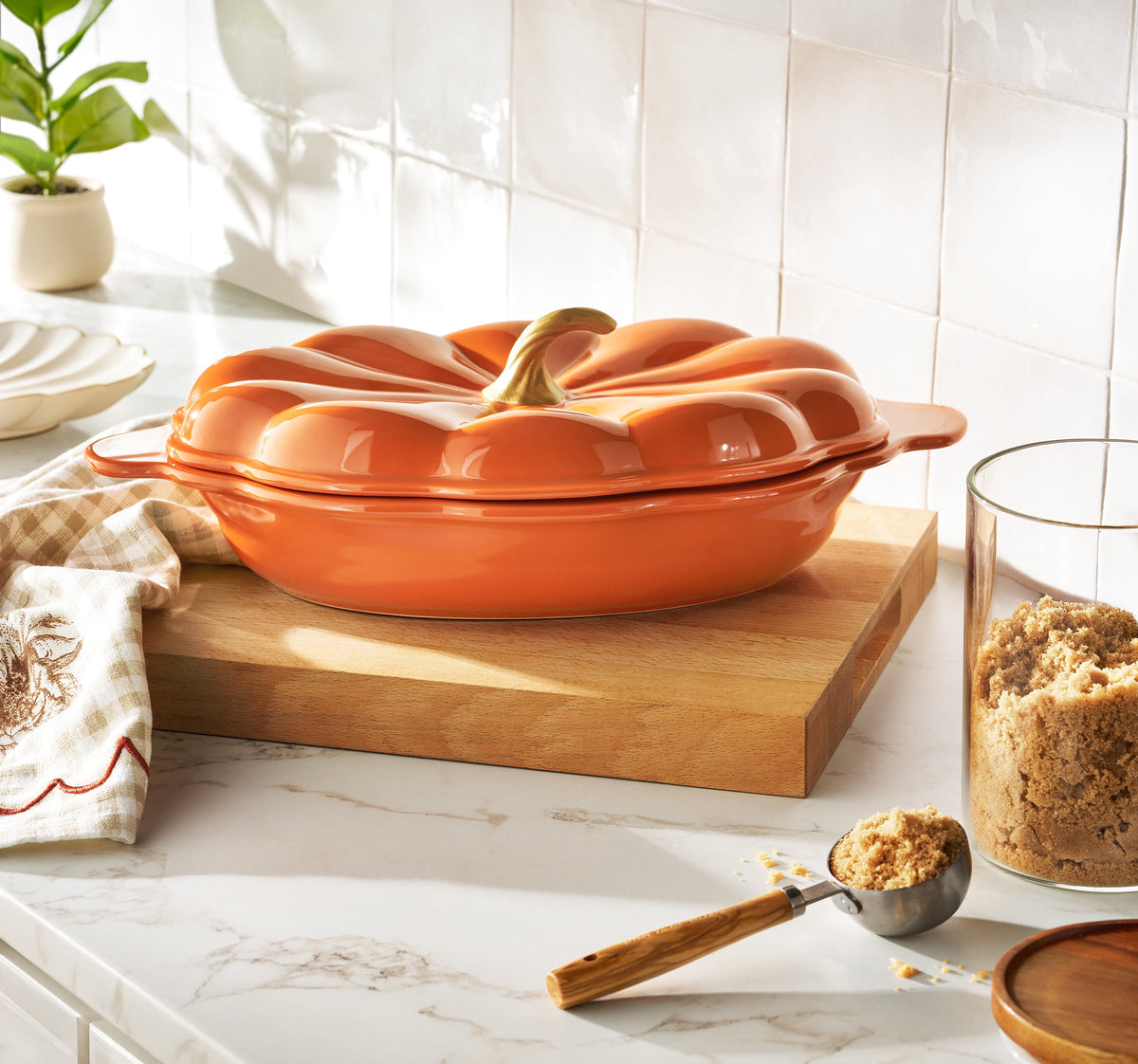 Pumpkin Orange 3-Quart Oval Stoneware Baking Dish with Lid